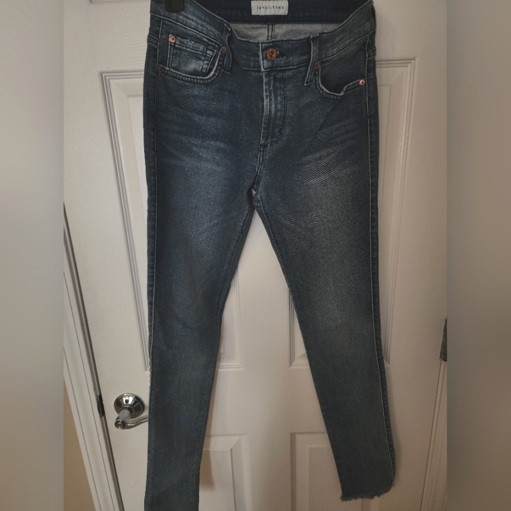 JAMES JEANS Twiggy// Slim Jean Distressed Wash, size 29